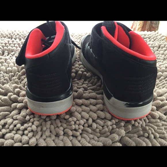 Under Armour boys high top basketball shoes - Picture 9 of 12